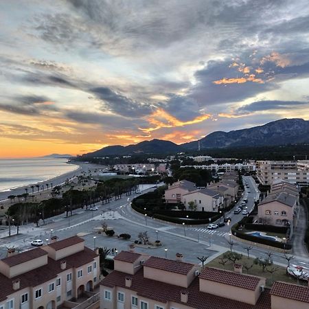 Apartamento Con Terraza, Vistas Playa Y Montana هوسبيتاليت دي لانفنت المظهر الخارجي الصورة