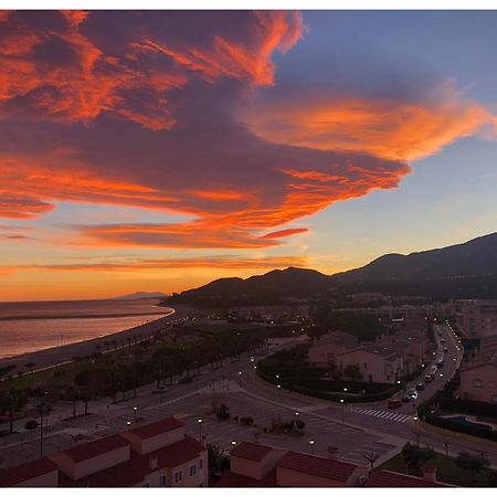 Apartamento Con Terraza, Vistas Playa Y Montana هوسبيتاليت دي لانفنت المظهر الخارجي الصورة