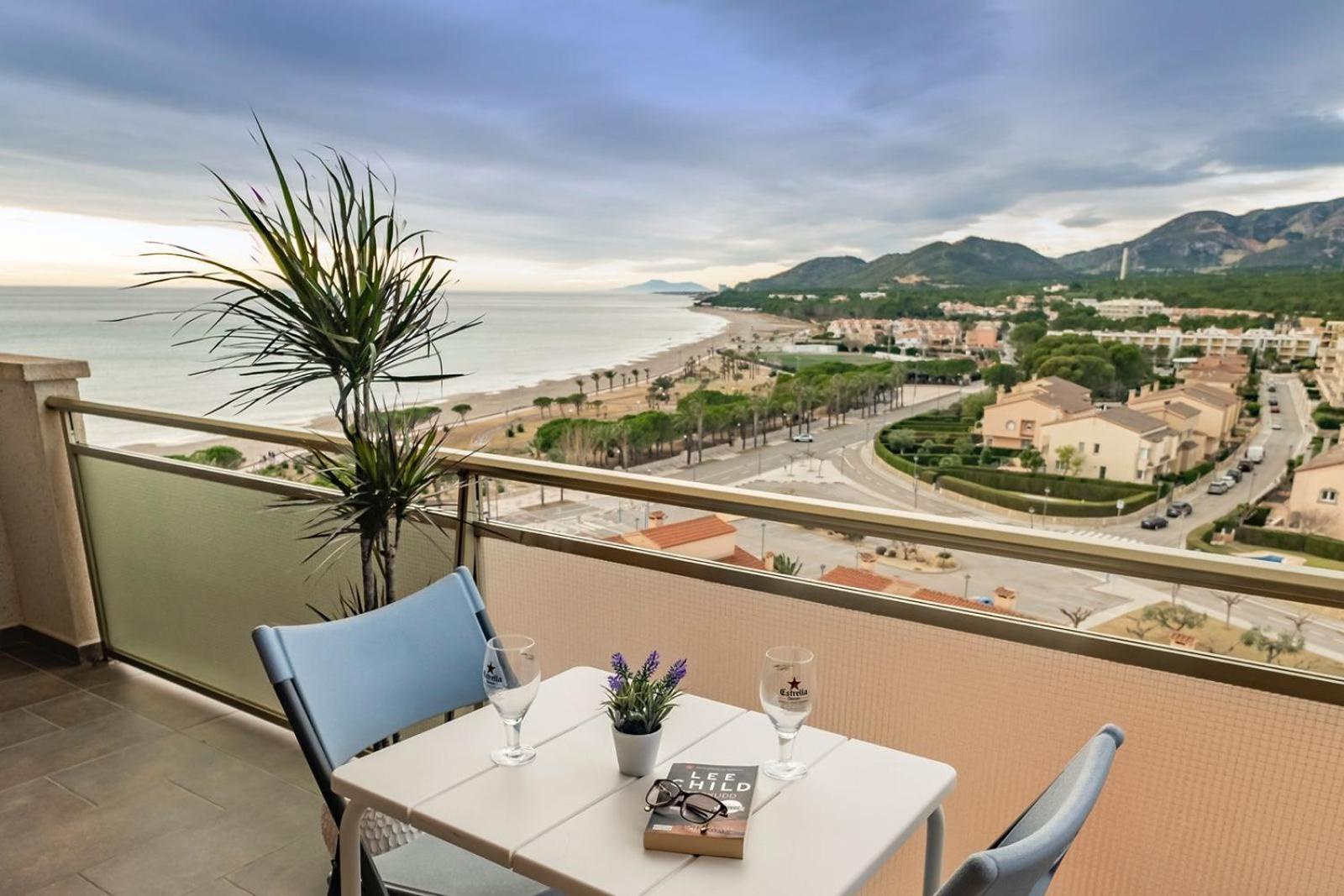 Apartamento Con Terraza, Vistas Playa Y Montana هوسبيتاليت دي لانفنت المظهر الخارجي الصورة
