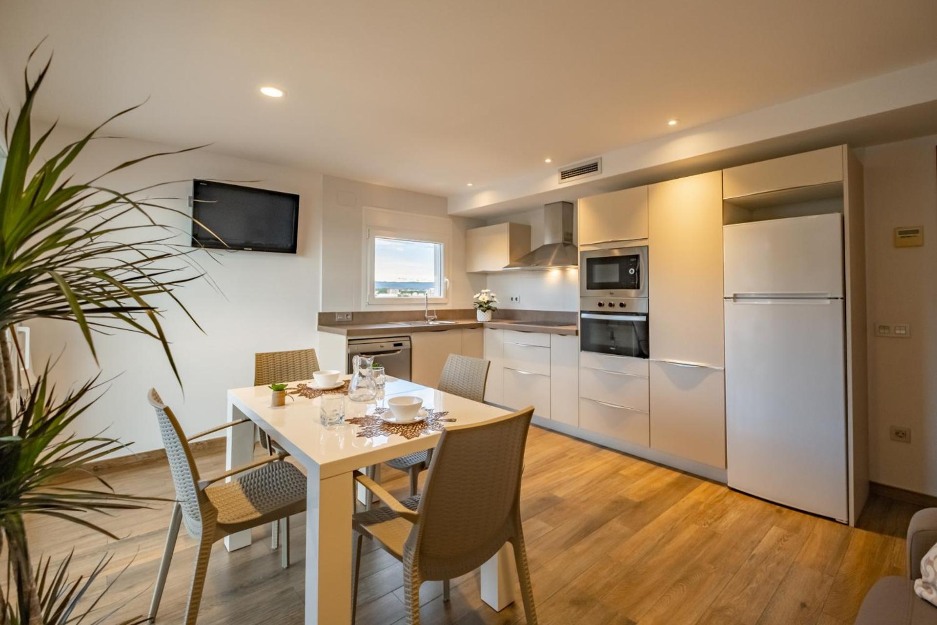 Apartamento Con Terraza, Vistas Playa Y Montana هوسبيتاليت دي لانفنت المظهر الخارجي الصورة