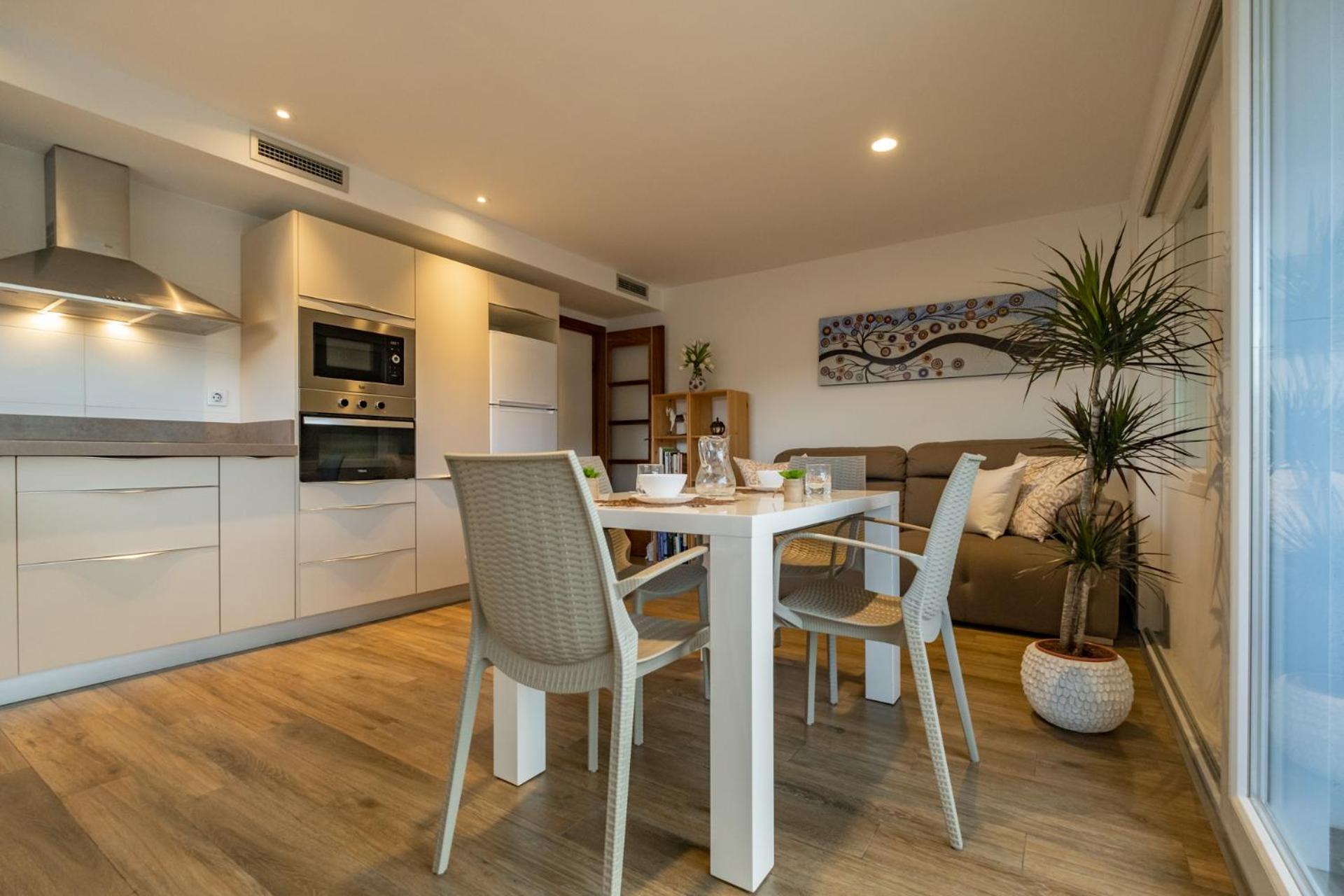 Apartamento Con Terraza, Vistas Playa Y Montana هوسبيتاليت دي لانفنت المظهر الخارجي الصورة
