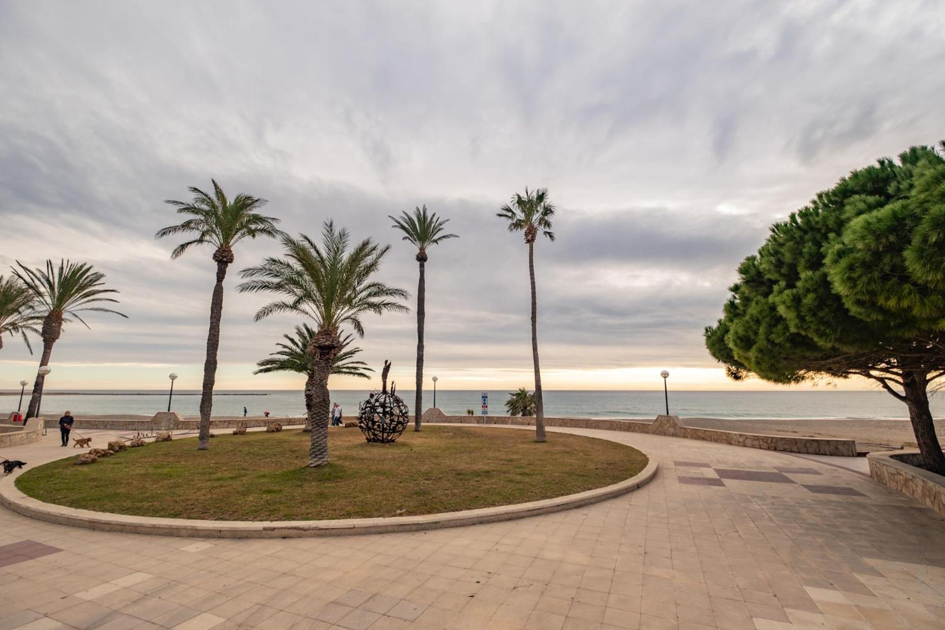 Apartamento Con Terraza, Vistas Playa Y Montana هوسبيتاليت دي لانفنت المظهر الخارجي الصورة