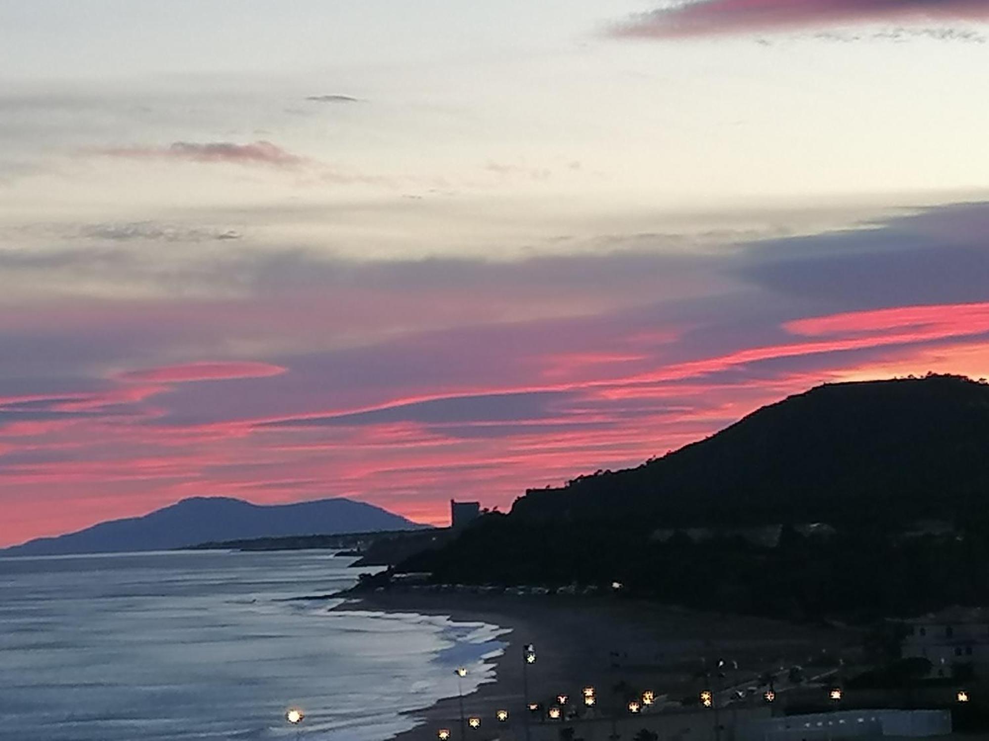 Apartamento Con Terraza, Vistas Playa Y Montana هوسبيتاليت دي لانفنت المظهر الخارجي الصورة