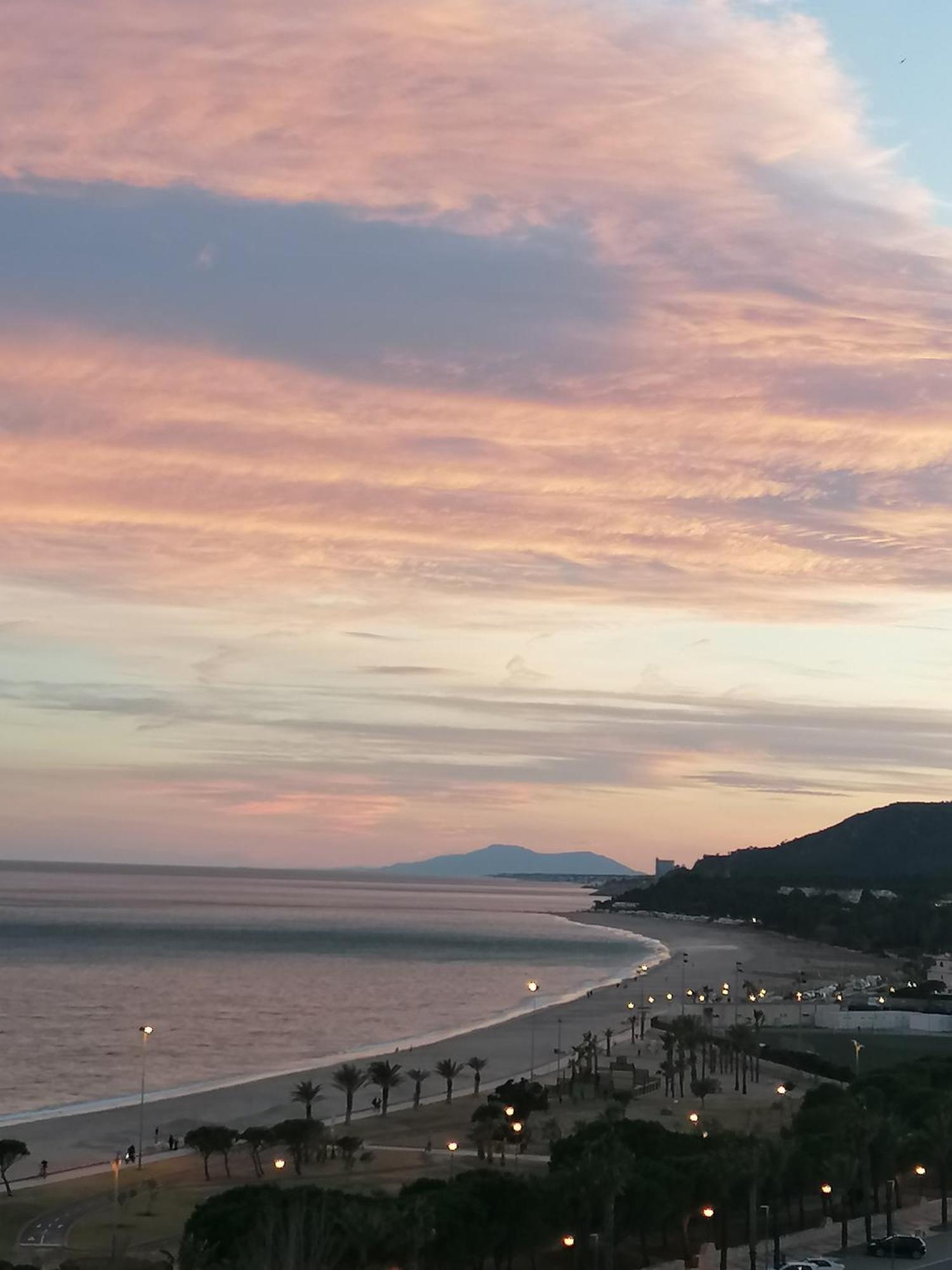 Apartamento Con Terraza, Vistas Playa Y Montana هوسبيتاليت دي لانفنت المظهر الخارجي الصورة