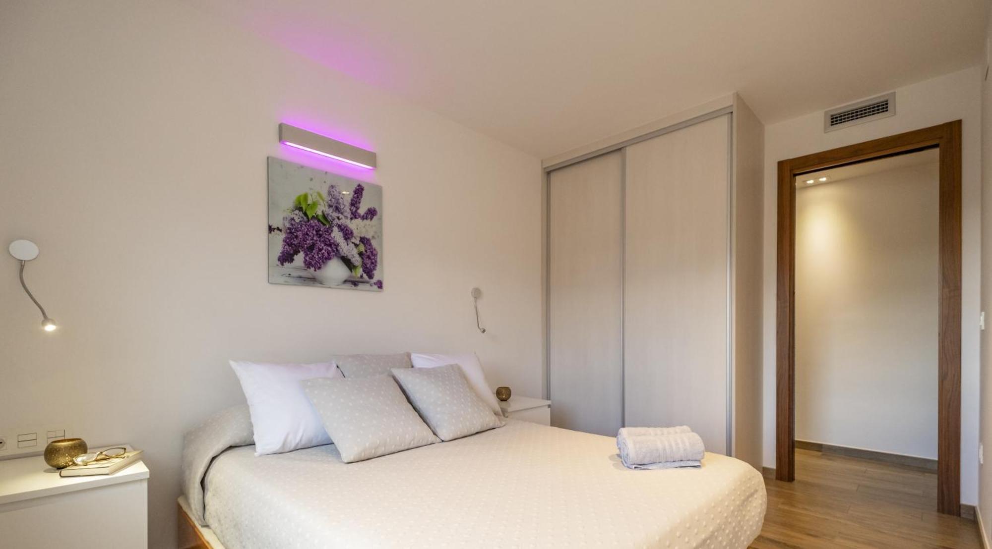 Apartamento Con Terraza, Vistas Playa Y Montana هوسبيتاليت دي لانفنت المظهر الخارجي الصورة